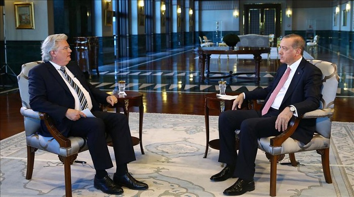 Erdogan: Turkey abides by refugee deal with EU 